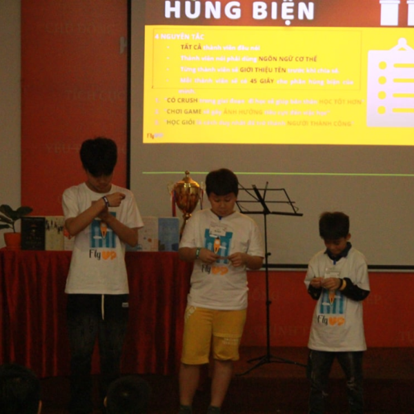 Khóa học FlyUp | Khám phá tư duy – rèn tính kiên trì & bản lĩnh