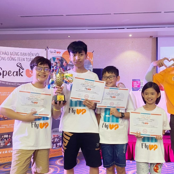 Khóa học FlyUp | Khám phá tư duy – rèn tính kiên trì & bản lĩnh